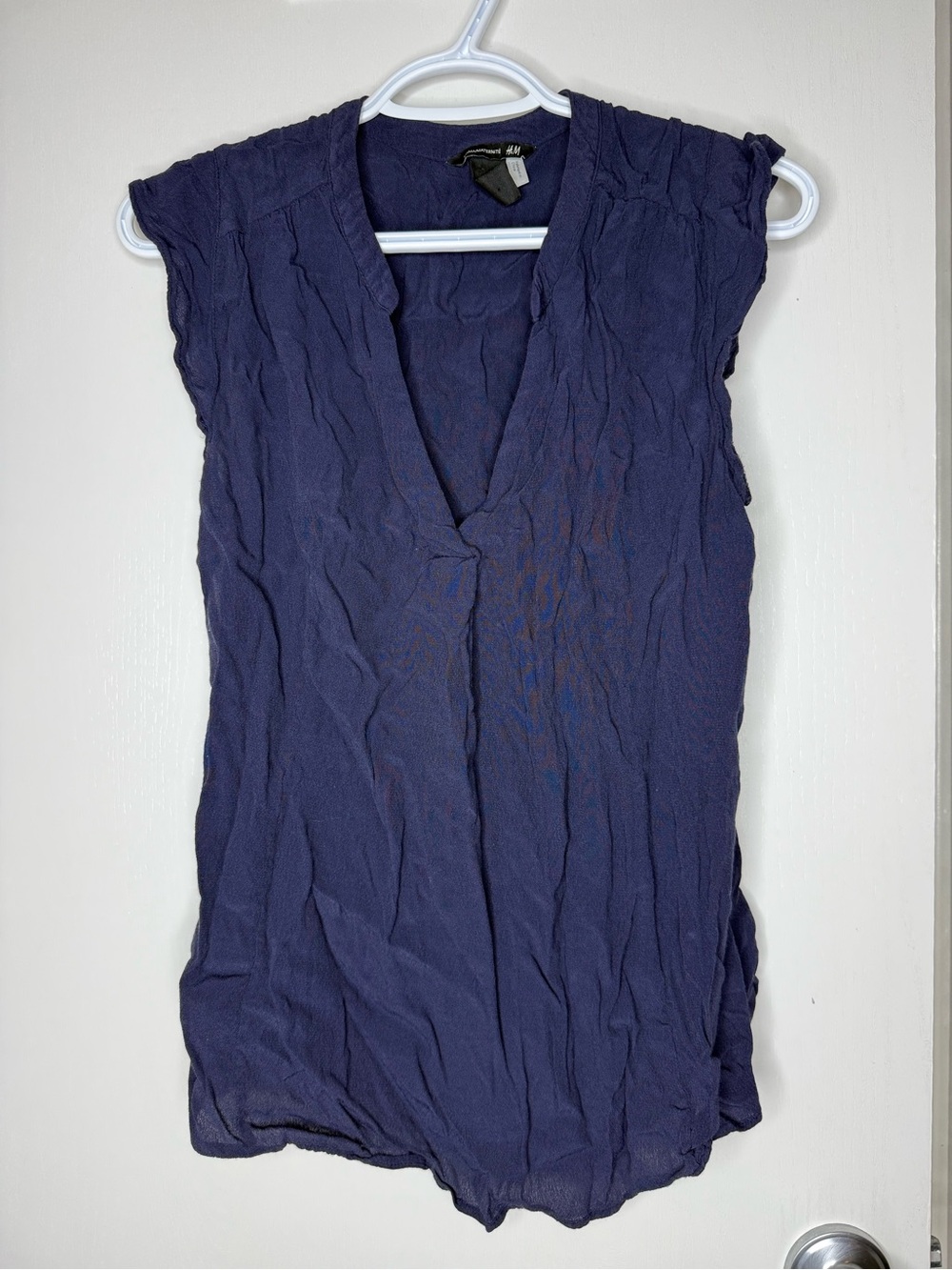 🔥2 for $10🔥H&M Maternity Navy Sleeveless V-Neck Women's Top Small